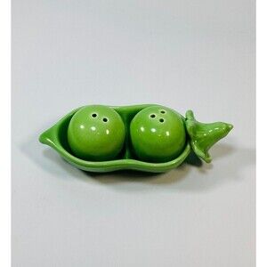 Salt & Pepper Mini Shakers 1 Green 2 Peas  Decor two peas in a pod